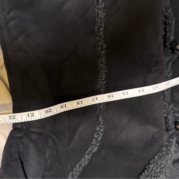 L.L. Bean black Fleece-Lined Heavy Warm Hooded Jacket - Picture 4 of 7